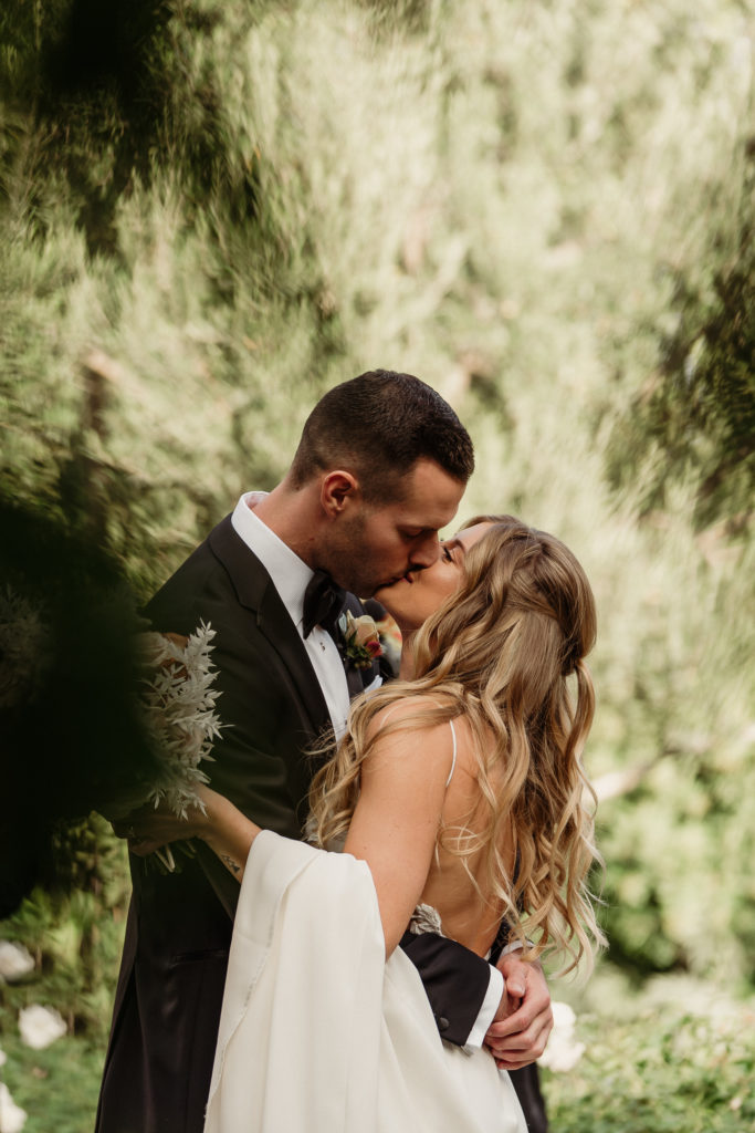 bride and groom kissing in the courtyard at quail ranch simi valley wedding venue