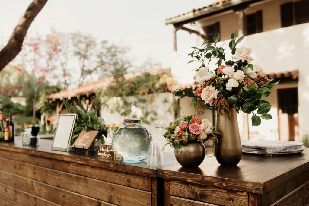 quail ranch simi valley wedding bar with pink and terracotta roses in a brass vase