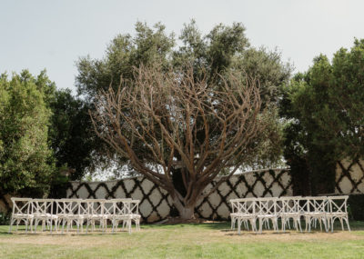 the colony estate wedding ceremony space with the iconic white wall with lattice greenery 